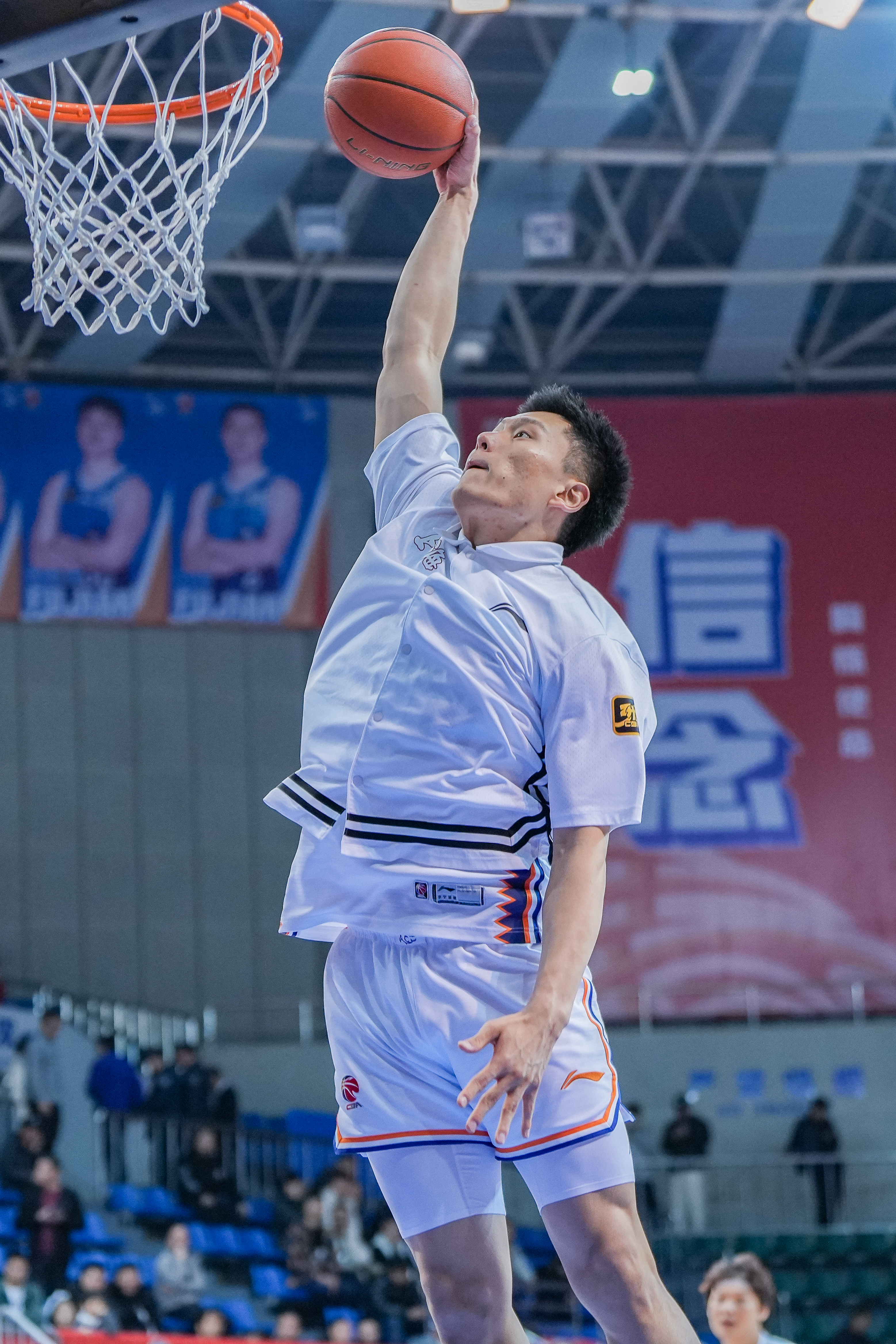  持續(xù)漲球！上海男籃“李花”組合—李弘權(quán)、李添榮
