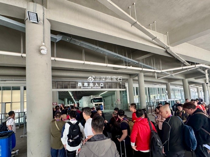  盛況空前！記者曬照：距離中澳之戰(zhàn)還有三小時，現(xiàn)場記者已超百名