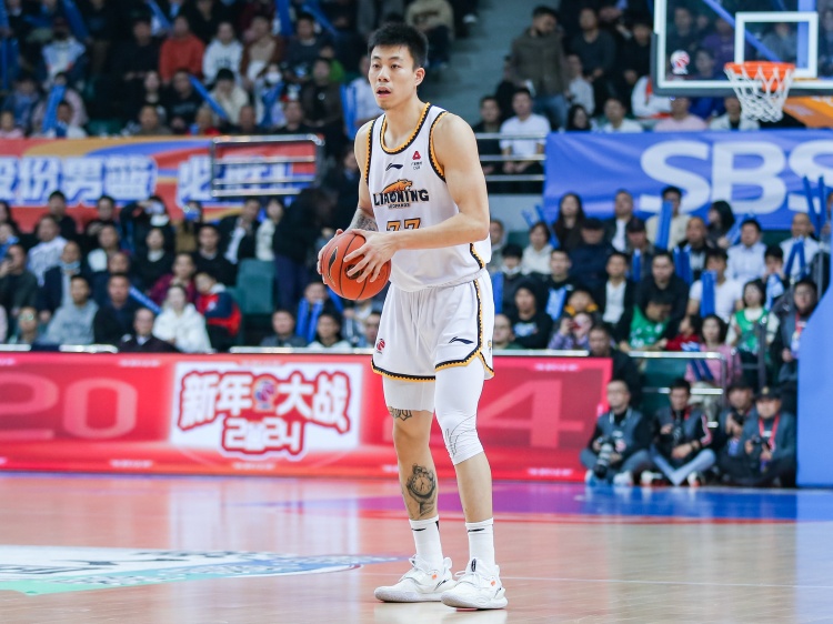  攻防俱佳！張鎮(zhèn)麟15中8拿到19分7板6助5斷2帽