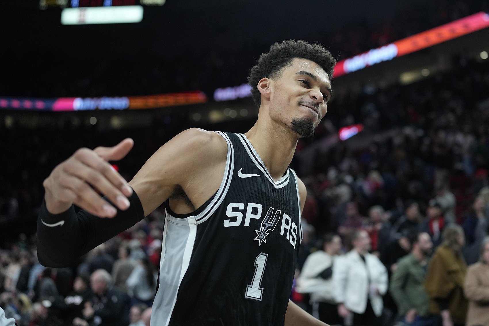  下一個NBA超級巨星？文班亞馬：身高 技術(shù)與人格魅力的完美結(jié)合