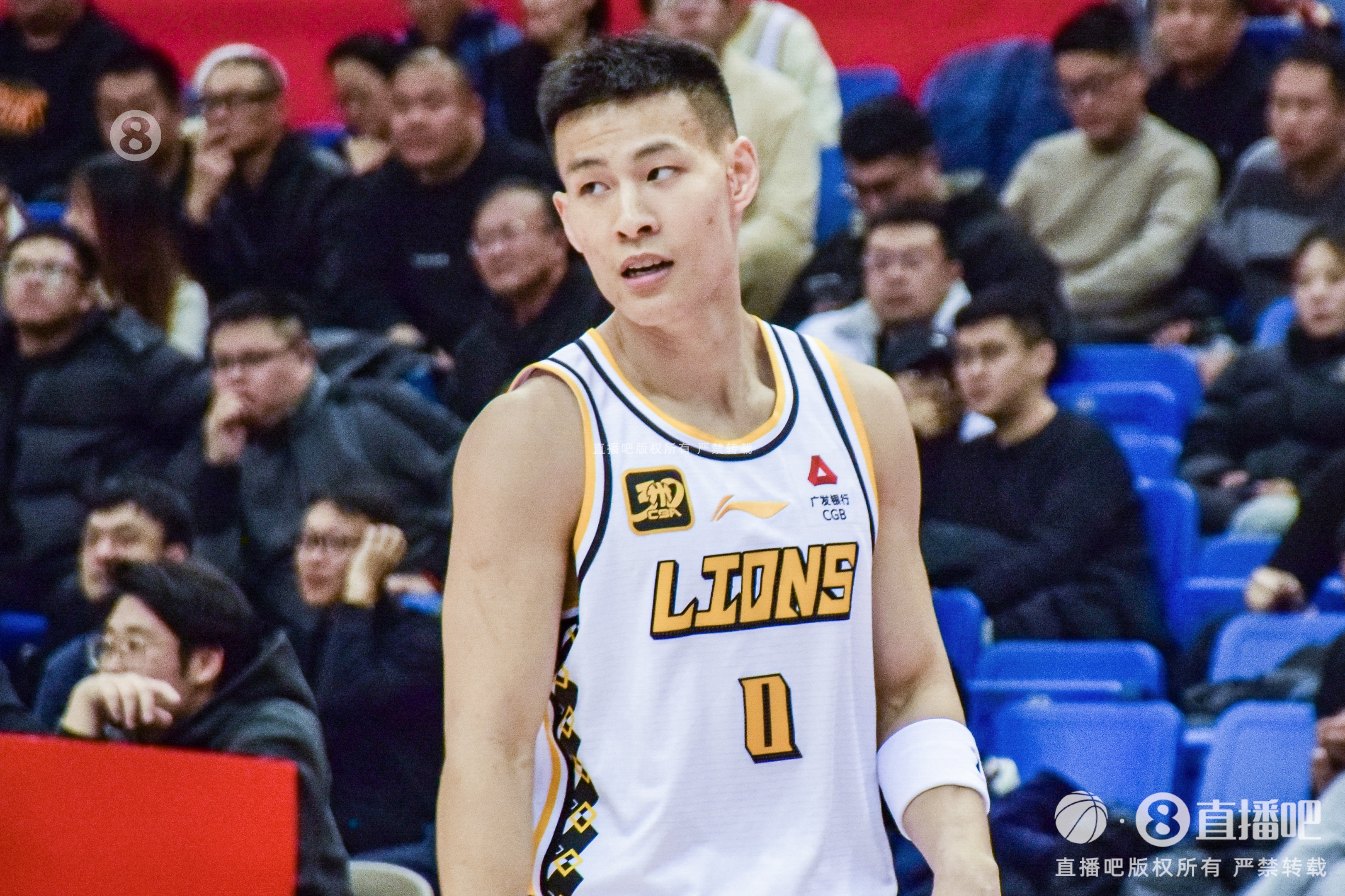  毫無狀態(tài)！林秉圣11投僅1中拿到3分3斷 出現(xiàn)2失誤4犯規(guī)