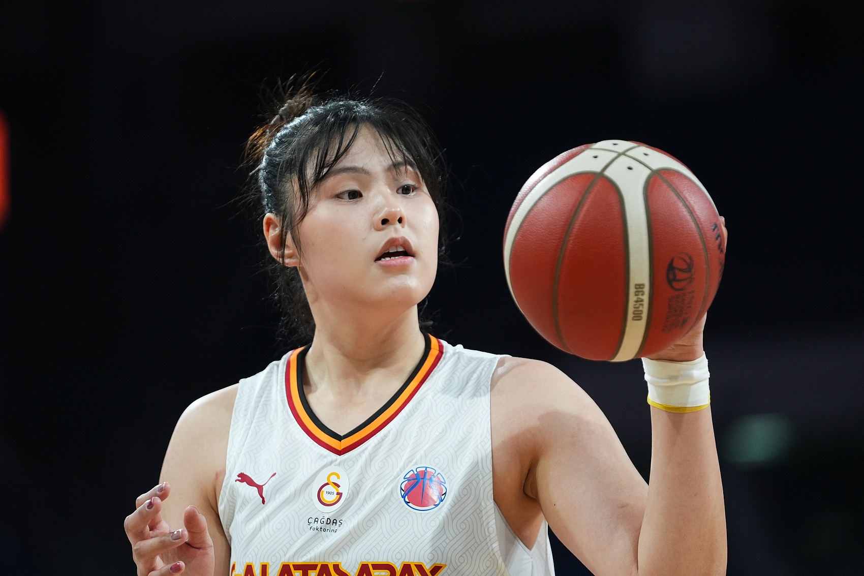  穩(wěn)定高效！李月汝9中6得到18分10板1助2斷1帽 罰球6中6