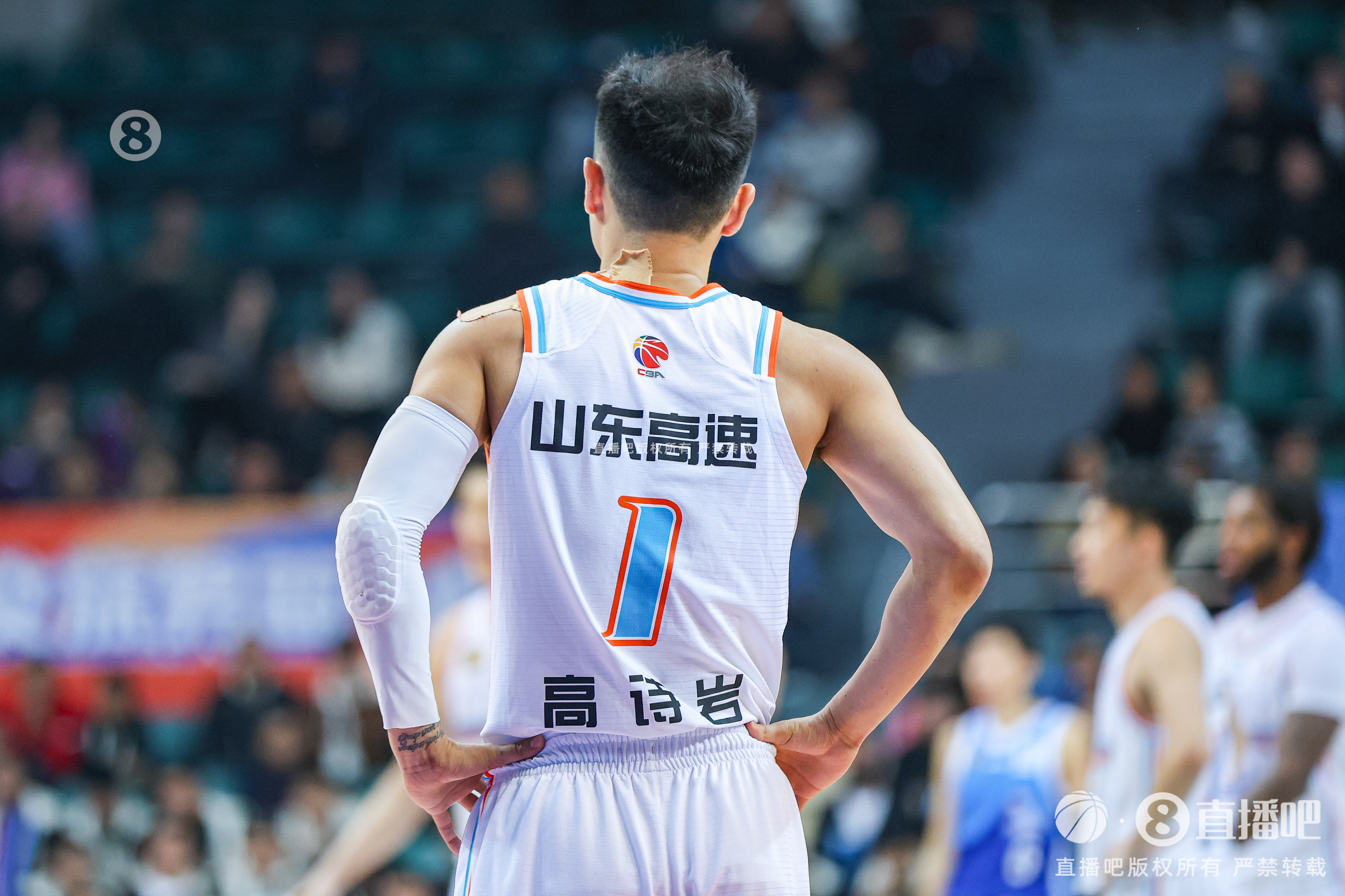  慢熱！首節(jié)山東落后四川1分 全隊(duì)首發(fā)5人單節(jié)合計(jì)僅拿到3分